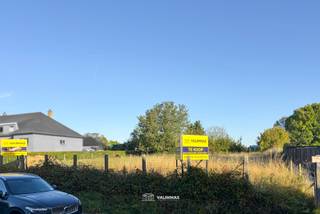 VALIMMAS verkoopt dit prachtig gelegen perceel bouwgrond, bestemd voor een ruime driegevelwoning. Goedgekeurde verkaveling (2 loten) dd 18/07/2022...