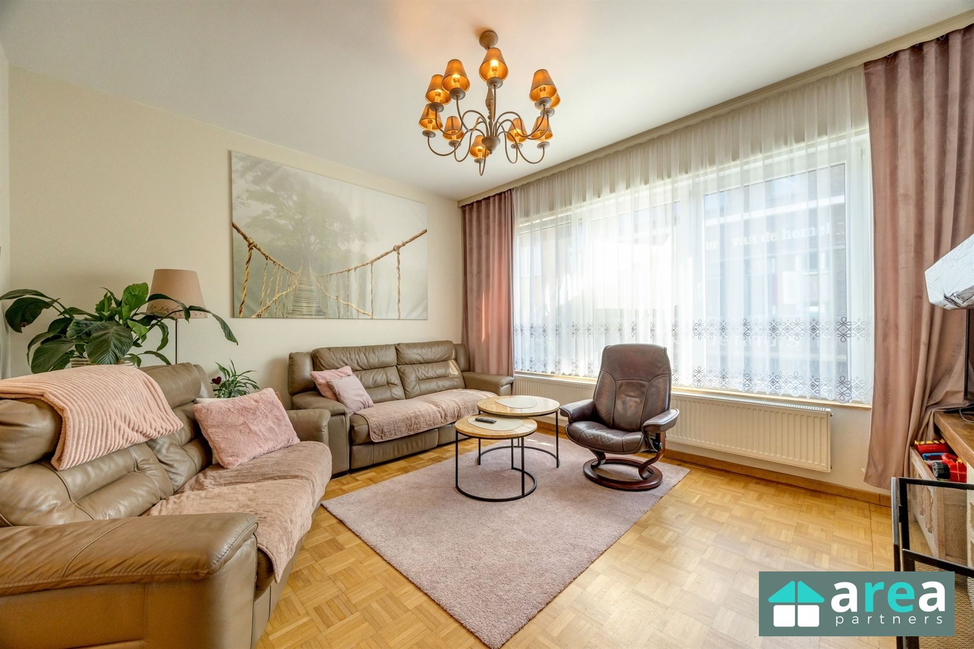 Instapklare ruime woning met 4 slaapkamers, garage en magazijn in Boho! - foto 4
