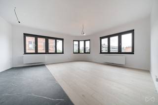 Gelegen in Oudergem, op een steenworp van de Waversesteenweg, het cultureel centrum, winkels, scholen en openbaar vervoer, stelt We Invest u...
