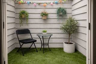 GEZELLIGE STADSWONING MET 2 SLAAPKAMERS EN BUITENRUIMTE VLAKBIJ HET CENTRUM!Ontdek deze instapklare stadswoning met een bewoonbare oppervlakte van 76...