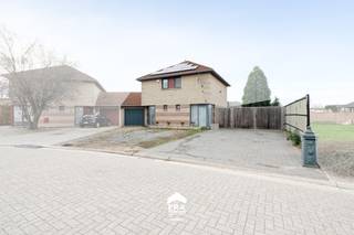 [[ DIT PAND NEEMT DEEL AAN DE ERA OPEN HUIZEN DAG OP 14/3 VAN 11:00 TOT 12:00 ]]Deze instapklare woning met zonnepanelen is ideaal voor diegene die...