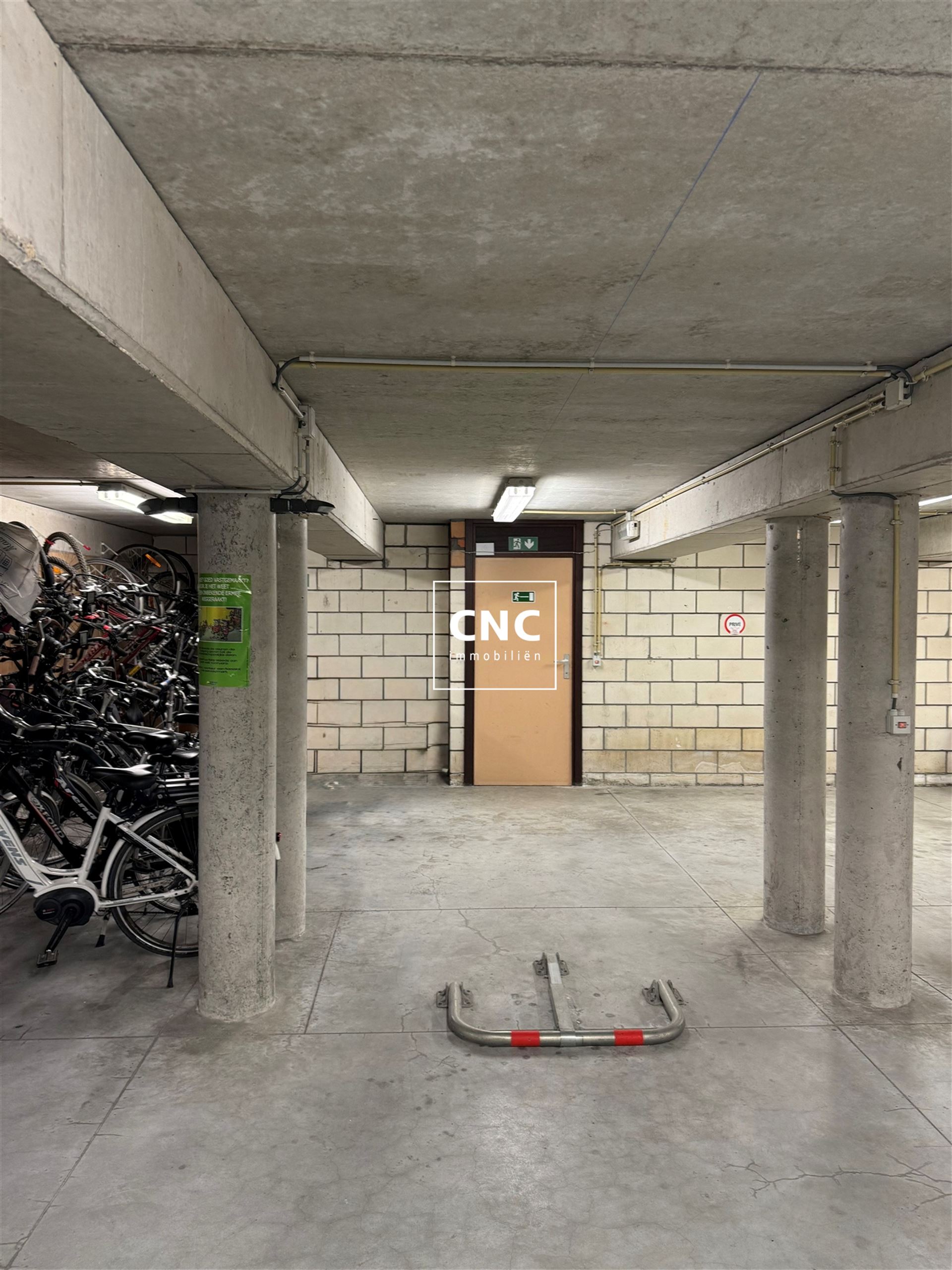 Centraal gelegen autostaanplaats nabij de Lippenslaan - foto 2