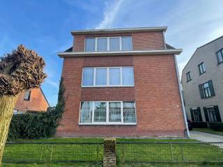 Dit appartement op de tweede verdieping is gelegen in Beerse, op een rustige locatie met vlotte verbinding en nabij het centrum. U betreedt het...