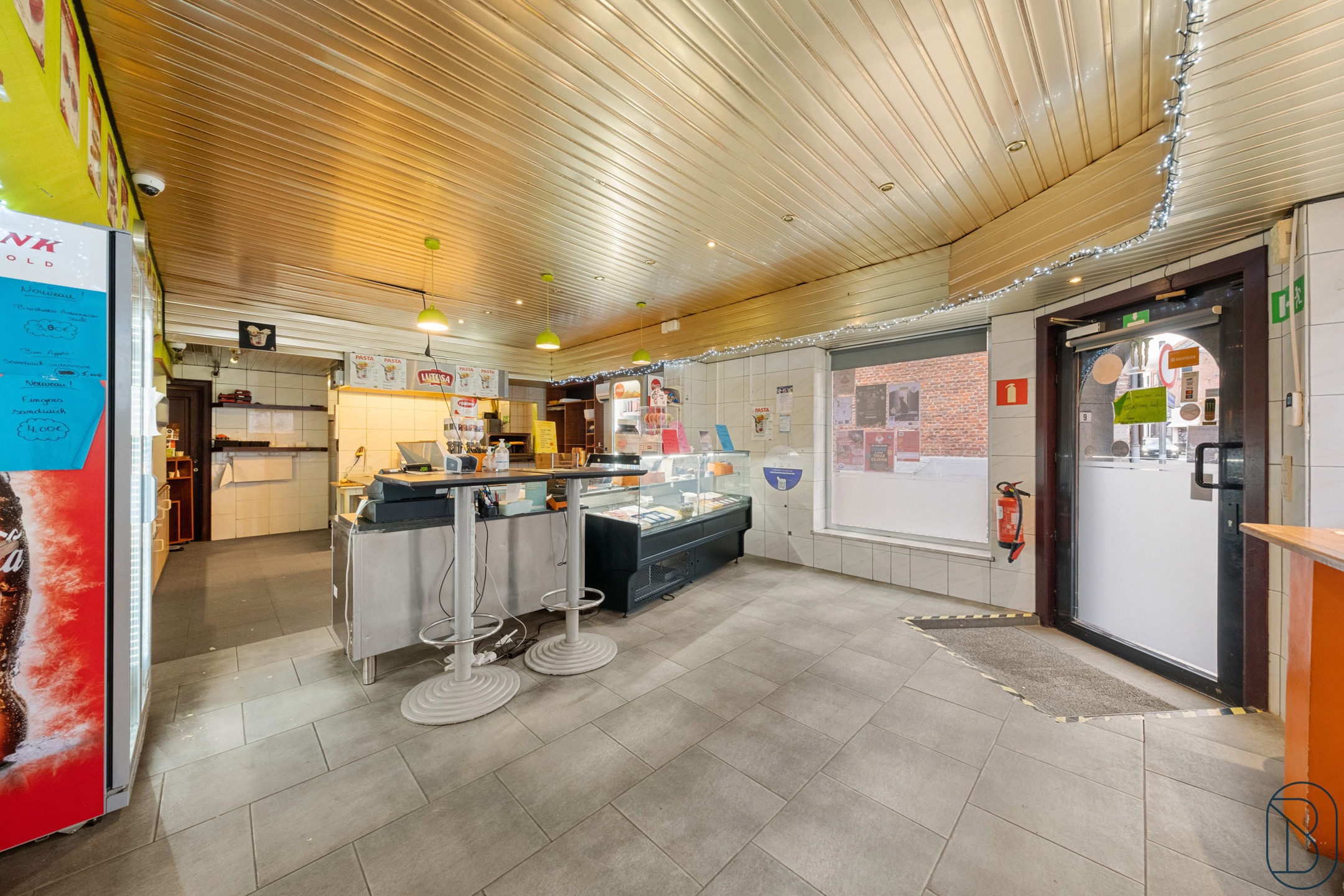 Goedgelegen broodjeszaak + parking en appartement - foto 4