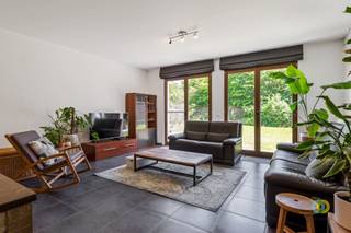 In een recent  kleinschalig appartementsgebouw met lift vindt u dit mooi afgewerkte appartement op de gelijkvloerse verdieping. Het...
