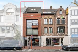 Centraal gelegen instapklaar duplex dakappartement (119 m²) met 2 slaapkamers en 2 terrassen te koop in het centrum van Roeselare.De centrale...