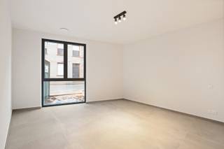 Nieuw, uiterst energiezuinig appartement in het centrum van Lebbeke.Het appartement is gelegen op de benedenverdieping van de kleinschalige...