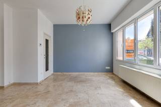 Op zoek naar een instapklaar gelijkvloers appartement met tuin op een rustige ligging? Dit verzorgd appartement in een klein gebouw zonder...