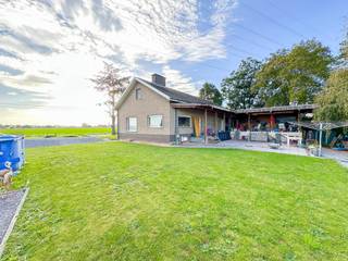 RENOVATIEPROJECT met VEEL POTENTIEEL en een UITGESTREKTE TUIN met een OPEN UITZICHT.Deze OPEN BEBOUWING biedt u een STEVIGE BASIS voor het creëren...