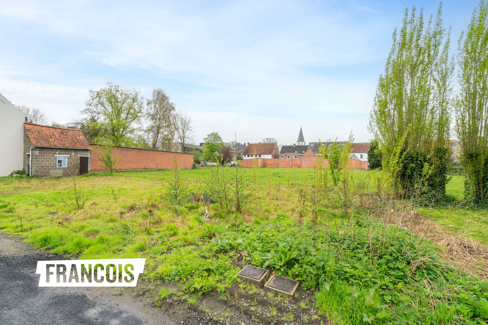Uitzonderlijk riant perceel bouwgrond van + 1.500 m² in hartje Bassevelde - foto 2