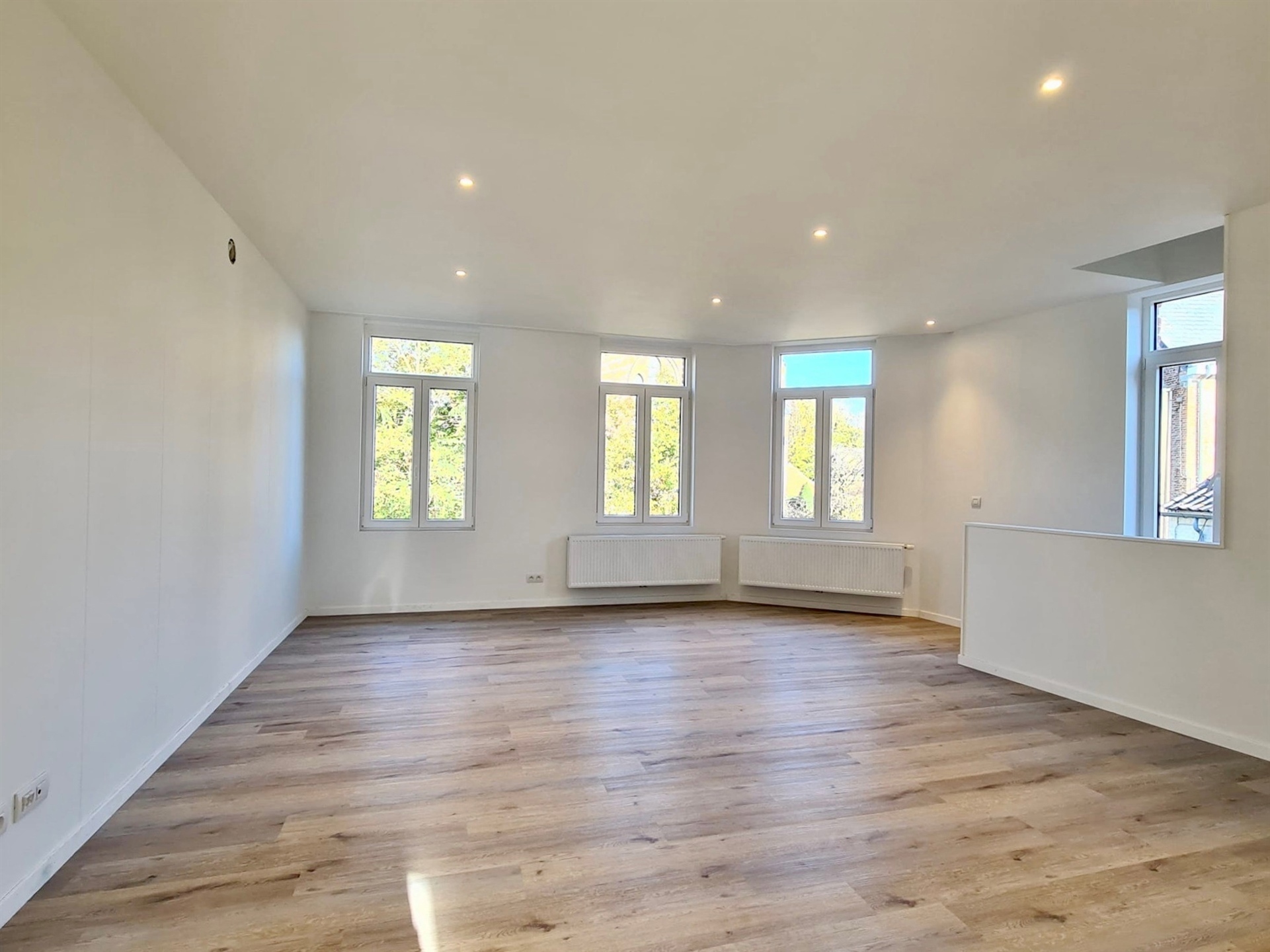 KWALITATIEF GERENOVEERD APPARTEMENT met 3 slaapkamers. - foto 3