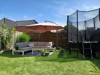 <p>Energiezuinige woning in een rustige en kindvriendelijke omgeving bestaande (gelijkvloers) uit een inkomhal met gastentoilet, praktische was/bergplaats, ruime inpandige garage met sectionale poort en doorgang naar de omheinde tuin met terras en buitenberging. Op de 1ste verdieping is een lichtrijke leefruimte met eet- en zithoek, bureel/polyvalente ruimte en een uitgeruste keuken. De 2de verdieping is uitgerust met 3 volwaardige slaapkamers en een ingerichte badkamer (ligbad met douchemogelijkheid, lavabomeubel en toilet).</p>
Troeven in een notendop:<br />
<ul>
<li>Energiezuinig (EPC B)</li>
<li>Dubbele beglazing + CV</li>
<li>Conforme keuring elektriciteit</li>
<li>Private oprit en inpandige garage met praktische vaste maatkast (70 handige lades)</li>
<li>Doodlopende straat met speelpleintje + groenzone op wandelafstand</li>
<li>In de nabijheid van scholen, winkels, openbaar vervoer (spoorlijn Gent-Brussel) en belangrijke in- en uitvalswegen</li>
<li>Instapklaar</li>
<li>Solide constructie</li>
</ul>
<p>Deze woning is te koop ZONDER makelaar via het concept van Smart Houses! De vermelde prijs is een richtprijs. Na ontvangst van de biedingen zal de verkoper beslissen of hij/zij de eigendom verkoopt aan het beste bod. De richtprijs is aldus niet bindend voor de verkoper.</p>
<p>Wenst u verdere inlichtingen of een bezoek? Contacteer rechtstreeks de eigenaar via 0485/83.98.10</p>