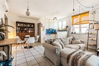 Dit gezellige dakappartement is gelegen op de tweede verdieping van een kleinschalig gebouw in Broechem.Bij het binnenkomen word je verwelkomd in een...