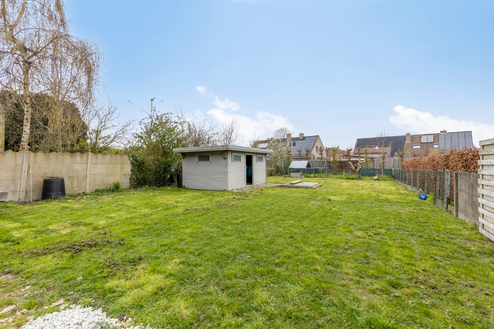 Omvangrijke woning met 5 slpk, tuin en dubbele garage - foto 3