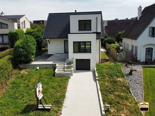 Volledig gerenoveerde woning met 3 slaapkamers en mooie tuin Deze mooie gezinswoning ligt langs de groene berm van de Vilsterbron endus op...
