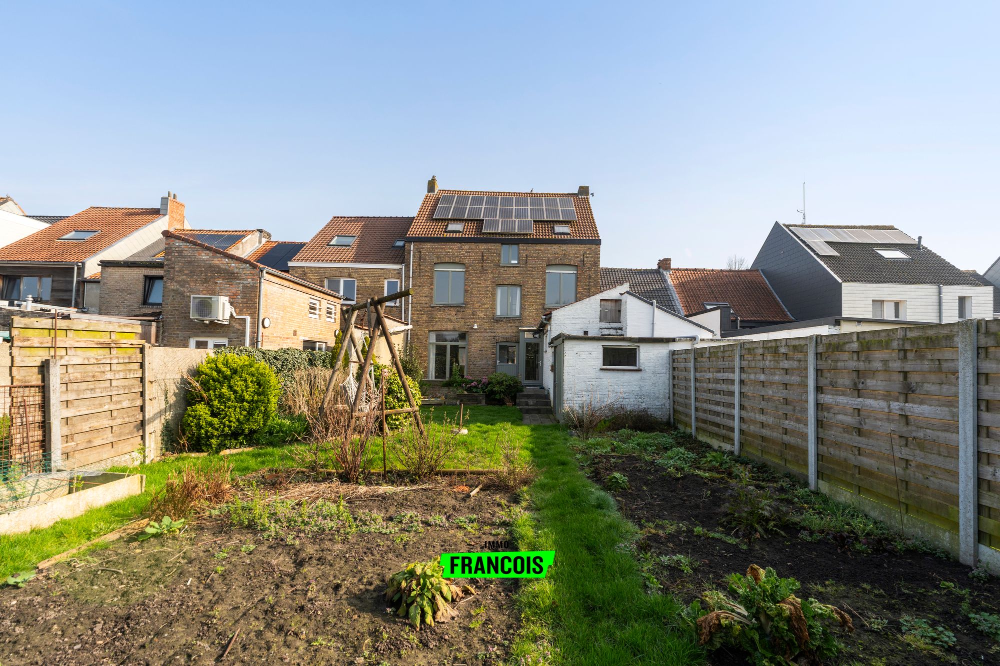 Charmante herenwoning met 4 slaapkamers, tuin en garage in Gistel - foto 2