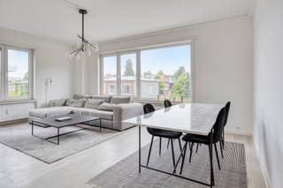 Recent vernieuwd appartement in aangename bruisende buurt.<br />Nabij het Te Boerlaerpark en op wandelafstand van diverse tavernes en winkels.<br /><br />Aparte inkomhal met vestiairemogelijkheid. <br />Ruime woon- en leefruimte op een vernieuwde tegelparket, met grote raampartijen die zorgen voor een fijne natuurlijke lichtinval. <br />Originele keuken voorzien van elektrische kookplaat en oven. <br /><br />2 Ruime en volwaardige slaapkamers. Originele badkamer met enkele lavabo, ligbad en toilet.<br />Dit appartement is onmiddellijk beschikbaar en geschikt voor maximum 4 personen.