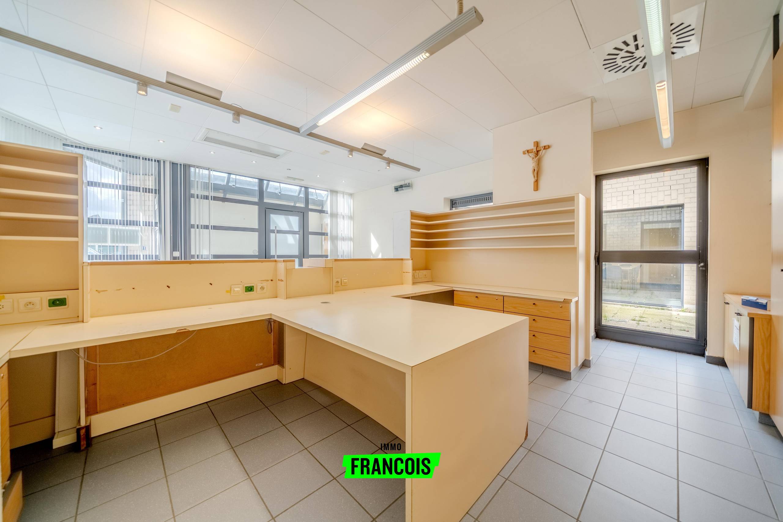 Kantoor met veel mogelijkheden te koop in Staden! - foto 5