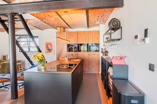 This beautiful apartment combines authentic charm with modern comfort. It is part of a renovated brewery in Humbeek, near Mechelen, where...