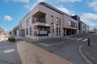 Dit prachtige dakappartement is gelegen in de gloednieuwe Residentie Escautval, in centrum in Avelgem. Het beschikt over een fijn terras waar je...