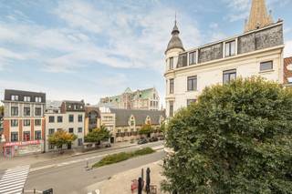 LUXE GERENOVEERD GEMENGD GEBOUW (2024)OP TOPLOCATIE IN HET STADSCENTRUM Aan het begin van de Paardenmarkt bevindt zich naast een gegeerde rustige...