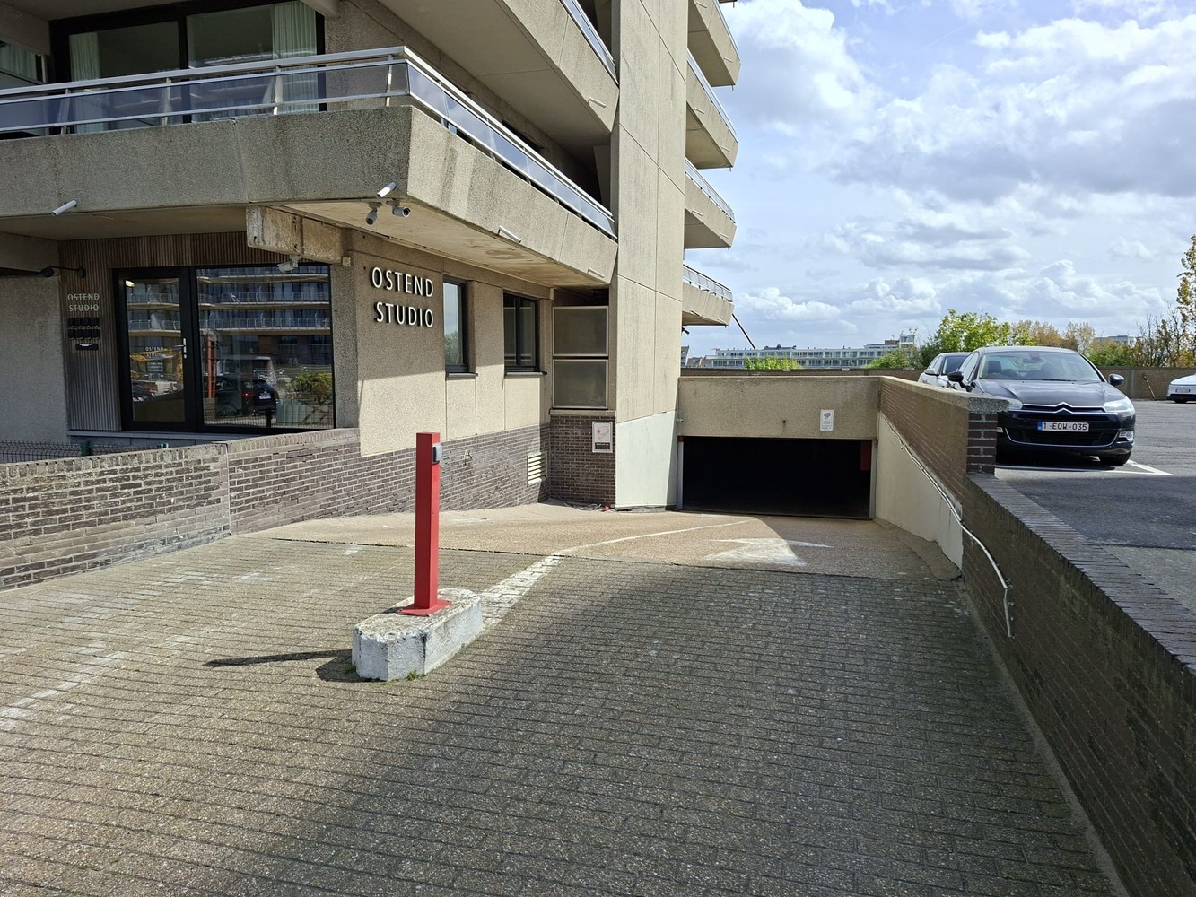 Placement for the car in the building! - photo 3