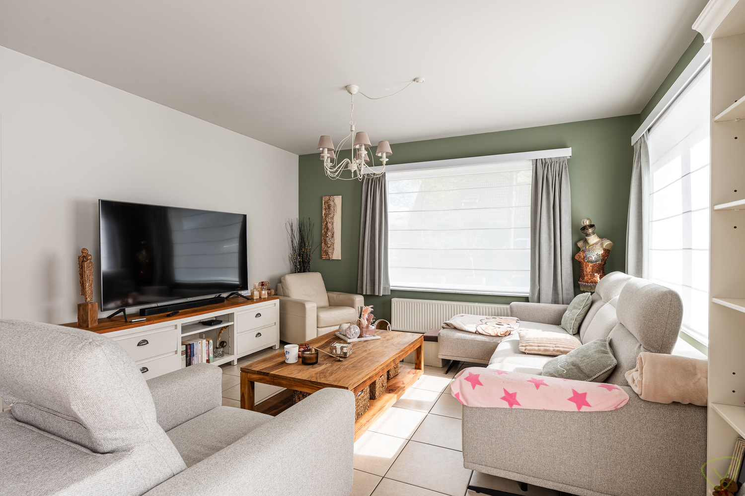 Lichtrijke instpaklare woning te Wondelgem in een residentiële omgeving. - foto 3