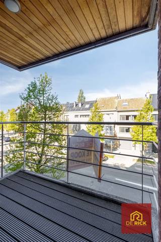 Dit centraal gelegen appartement bevindt zich op wandelafstand van het centrum van Aalst, winkels, scholen en openbaar vervoer, en biedt een...