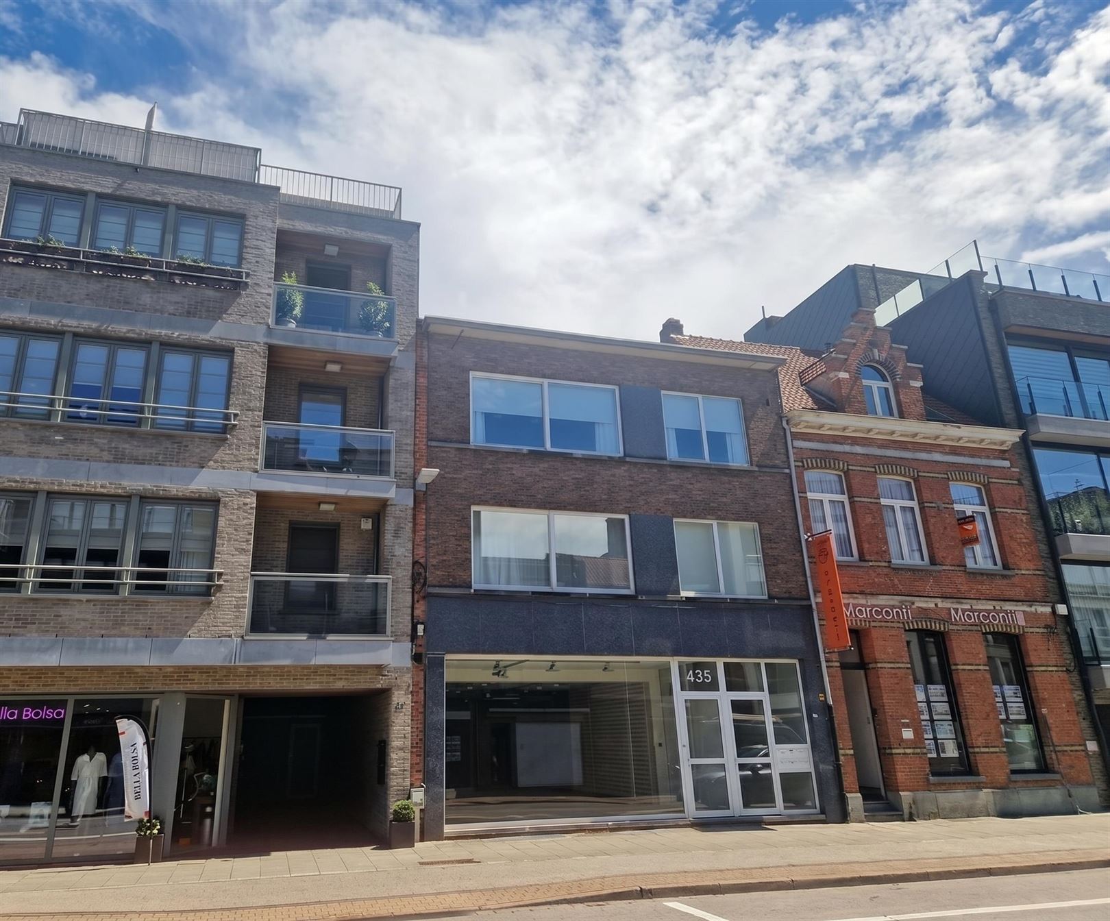 Ruime handelsruimte in het centrum van Brasschaat. - foto 2