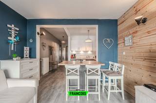 Dit lichtrijke gelijkvloers appartement is gelegen in de Distellaan 85 in Westende Bad, op een uitstekende locatie dicht bij de zee én het...