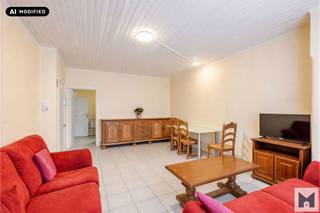 Bent u op zoek naar een interessante vastgoedinvestering met meerdere verhuureenheden en een reeds bestaande verhuuropbrengst? <br />Dan is dit appartementsgebouw met 5 studio's in het centrum van Lebbeke een mooie opportuniteit!<br /><br />Het gebouw omvat 5 afzonderlijke eenheden, waarvan 3 telkens voorzien van een leefruimte, een keuken, een badkamer en één slaapkamer.<br />En waarvan 1 is voorzien met extra berging en het laatste met extra slaapkamer en berging.<br />Maar liefst 3 van de 5 eenheden werden reeds vernieuwd, wat een belangrijke troef vormt met het oog op comfort en verhuurbaarheid.<br />Een extra pluspunt is de aangename tuin die het geheel een interessante meerwaarde geeft.<br /><br />Momenteel zijn 4 studio's reeds verhuurd via het ocmw, waardoor u vanaf de aankoop meteen beschikt over een 100% huurgarantie<br />Het huidige netto rendement betreft 3,96% (bruto 5.37%) - bij verhuur van alle eenheden een netto rendement van maar liefst 5% (bruto 6.78%) !<br />De eenheid die momenteel leeg staat, biedt de nieuwe eigenaar de mogelijkheid om de verhuurinkomsten verder te optimaliseren.<br />Dit maakt het pand bijzonder interessant voor wie op zoek is naar een investering met meerdere huurinkomsten binnen één geheel.<br /><br />Als extra pluspunt bevindt dit gebouw zich in het centrum van Lebbeke, met winkels, openbaar vervoer en scholen op wandelafstand.<br />Kortom een opportuniteit voor investeerders die hun vastgoedportefeuille verder wensen uit te breiden.<br /><br />EPC's variëren tussen label B (178 kWh/m² jaar) en label C (294 kWh/m² jaar) met uitzondering van de eenheid die momenteel leeg staat, dit betreft een label F (726 kWh/m² jaar)<br />Foto's werden met AI bewerkt met een 'opruim functie'.<br />Voor meer inlichtingen of een vrijblijvend bezoek kan u contact opnemen met Marik op het nummer 052/21.65.51 of mailen naar info@immomiddelpunt.be.