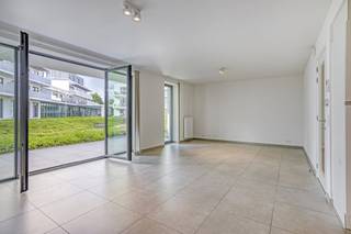In het nieuwbouwproject 'Witte Molen Park' bevindt zich dit gelijkvloers appartement met 2 slaapkamers en een magnifiek terras. Het project is...