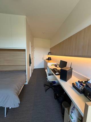 Welkom in deze verzorgde en comfortabele studentenkamer.De kamer is louter voor individueel gebruik en is bemeubeld met een bed, bureau, stoel,...