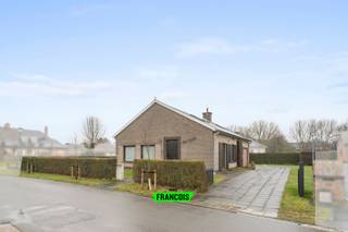 Deze charmante villa is gelegen in een rustige straat van een residentiële villawijk in Blankenberge. De woning bevindt zich in de...