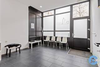 In de Bleekhofstraat te Borgerhout vind je deze mooie commerciële ruimte (145m2). Perfect voor handelsactiviteiten of als kantoor!...