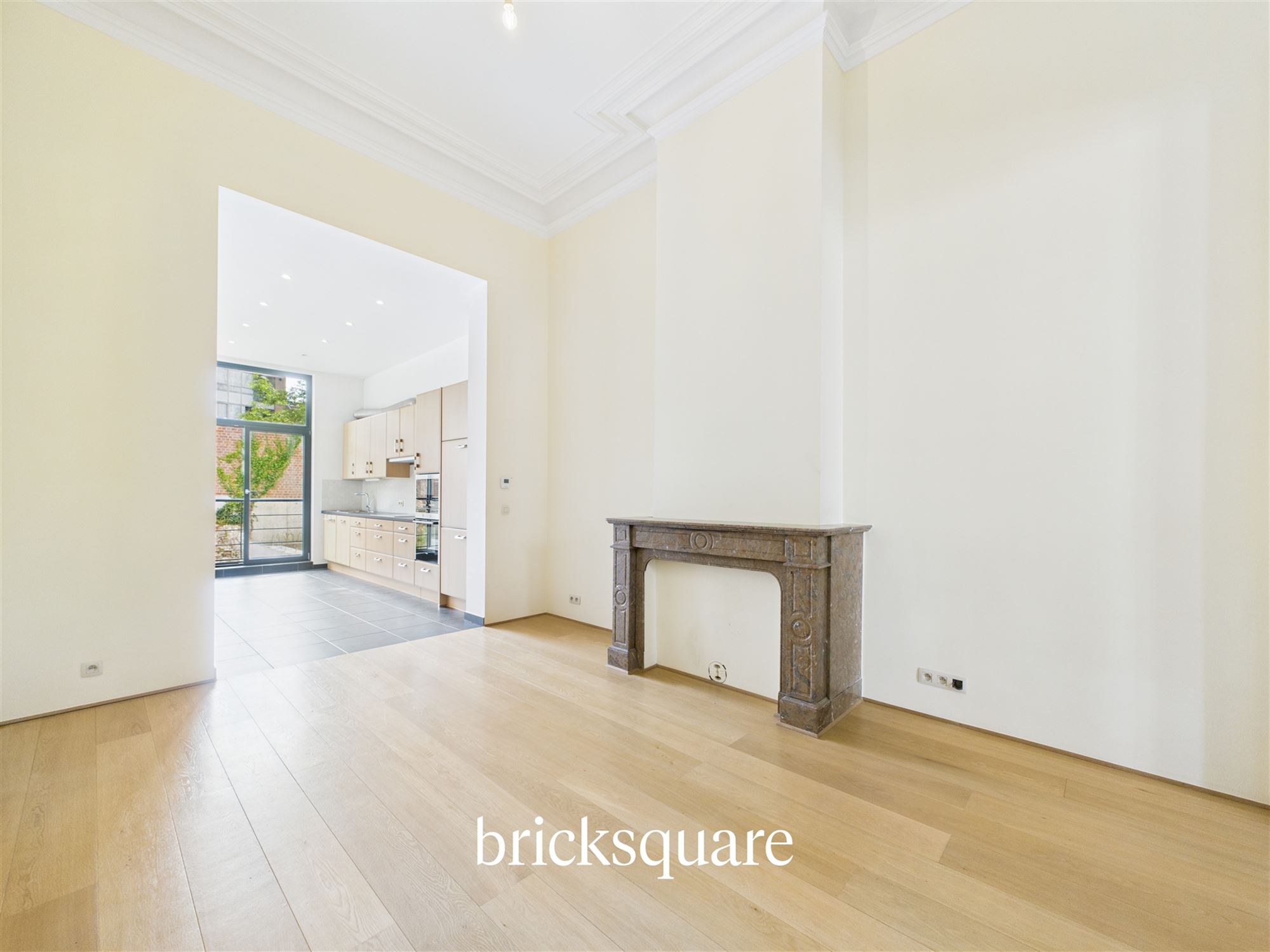 Character apartment with bedroom and study - photo 5