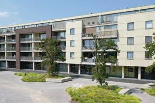 Dit instapklaar en uitzonderlijk ruim handelspand van 200 m² is ideaal gelegen in het hart van Aalter, op een toplocatie aan het Hof van Praet...