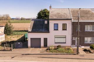 Halfopen bebouwing met mooie tuin en grote garage/atelierDeze ruime halfopen bebouwing is gelegen in een landelijke groene omgeving te Breendonk en...