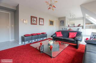 Appartement très confortable, chaleureux et joliment aménagé, comprenant une chambre. <br />Idéal pour ceux qui souhaitent profiter du soleil, de la mer et du calme au dernier étage de la résidence Princess III. Une opportunité unique qui ne se représentera pas de sitôt. Convient aussi bien comme résidence principale que comme résidence secondaire ! Équipé de tout le confort nécessaire pour en faire votre chez-vous. 50 EUR d'avance sur les charges de copropriété par mois. Place de garage à louer à proximité.<br />PEB = 295 = classe C