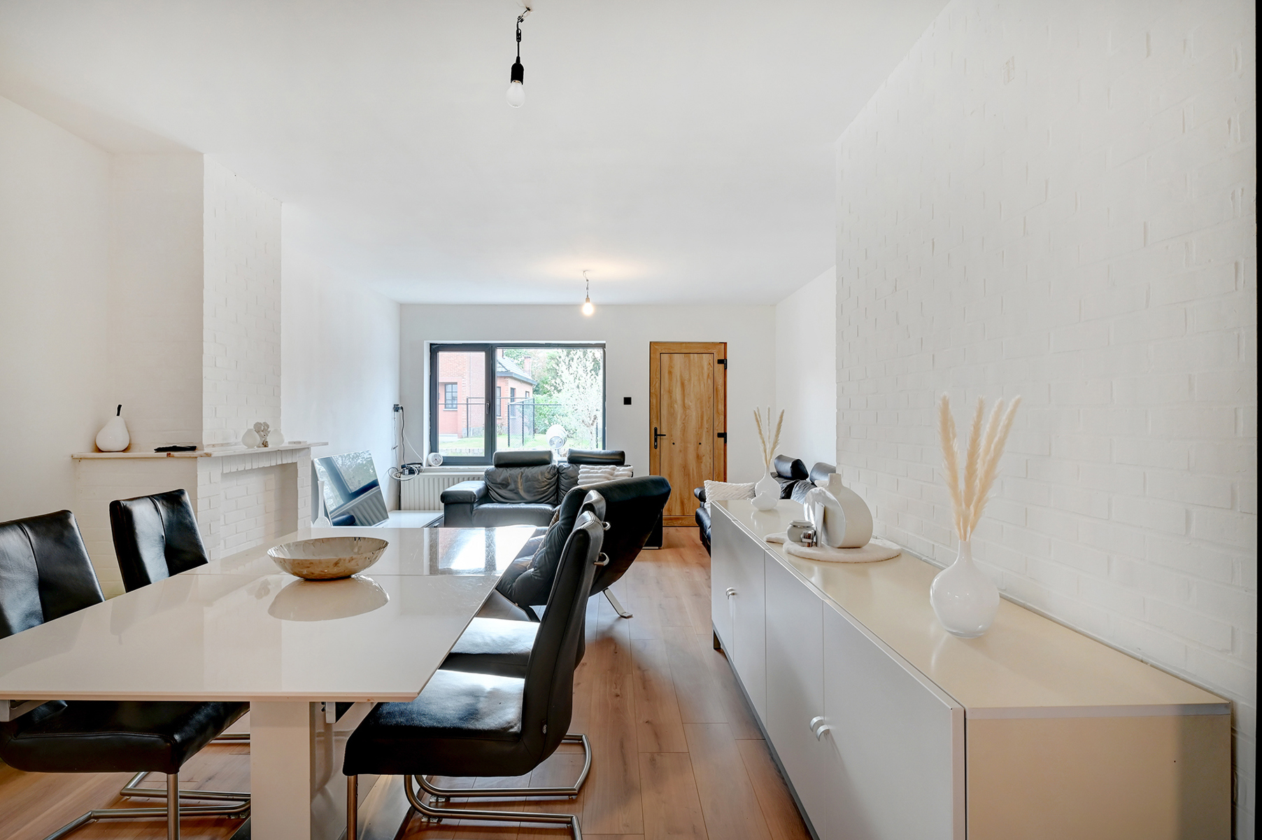 Instapklare, gerenoveerde woning (165 m²) met 2 slaapkamers (mogelijkheid tot 3), veranda en dubbele garage. - foto 4