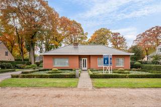 Goed onderhouden gelijkvloerse woning met 4 slaapkamers, garage en ruime zuidwestgerichte tuin te Essen HeikantDeze degelijk onderhouden woning...