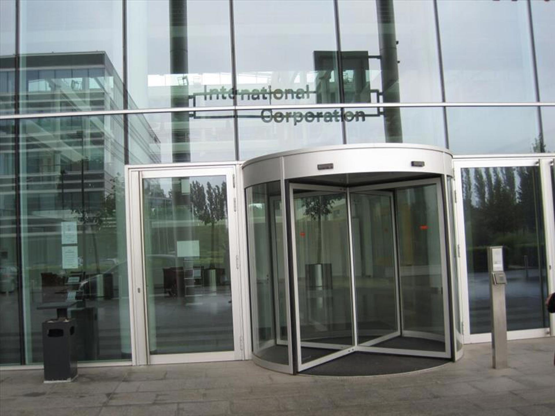 Commercial for rent in Auderghem - photo 2