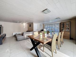 Deze instapklare alleenstaande woning is rustig gelegen in een doodlopende straat, terwijl winkels, scholen en belangrijke verbindingswegen...