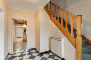 Droomt u van een woning die u volledig naar uw eigen smaak kan vormgeven? Dan is deze halfopen bebouwing in de Groenstraat absoluut het...