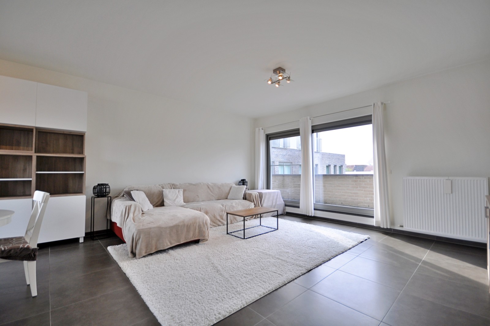 Prachtige penthouse met ruim terras en ondergrondse staandplaats gelegen in het centrum van Ronse - foto 2