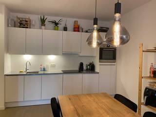 Dit prachtige en moderne appartement is top gelegen in het gloednieuwe Elysia Park in Edegem. Bovendien kijkt het uit op het mooie domein Hof ter Linden. Hier kan u genieten van alle rust maar bent u toch vlakbij supermarkten, een golfclub, openbaar vervoer en handige verbindingswegen.<br /><br />Via de inkom van het appartement komt u meteen bij een apart toilet en een handige berging met aansluiting voor de wasmachine. Verder door komt u in de open leefruimte. De keuken is modern en handig. Het ruime terras grenst ook aan de living via een schuifraam. De slaapkamer is ruim en licht en heeft een ensuite badkamer. Deze is voorzien van een grote inloopdouche en wastafel.<br /><br />Kortom een pareltje dat u niet aan u voorbij kan laten gaan. Neem snel contact met ons op voor een bezoekje.