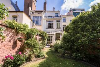 Prachtig Herenhuis gebouwd in 1895 door architect Edouard Ramaekers.Unieke authentieke elementen in eclectische stijl met een symmetrische...