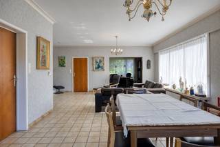 This five-bedroom family home is located in a prime location in a green and quiet area near Roeselare. Schools, shops and major roads are a short distance away, while the center is also easily accessible by bike.<br /><br />On the ground floor, you enter through the entrance hall with guest toilet. The spacious and bright living space with fireplace forms the heart of the home and offers a cozy atmosphere. Adjoining is a separate office space with direct access to the entrance hall, ideal for a liberal profession or working from home. The house also has an equipped kitchen with dining area, a double garage, a practical laundry room and extra storage space.<br /><br />On the first floor, there is the night hall, which provides access to five full bedrooms, two of which have a sink. The bathroom has a bath, shower and toilet. In addition, there is a sunny terrace on the south side of the house.<br /><br />Outside, you can enjoy a sunny, south-facing garden with lots of privacy.<br /><br />Interested? Call Dewaele!<br /><br />You can consult Dewaele DIY's general terms and conditions at any time via dewaele.com<br /><br />This property is subject to the renovation obligation imposed by the Flemish government for residential buildings (unless demolished within 5 years of purchase). For more information, consult the website of the Flemish Energy and Climate Agency at https://www.vlaanderen.be/een-woning-kopen/renovatieverplichting-voor-residentiele-gebouwen<br /><br />Register of measures: no