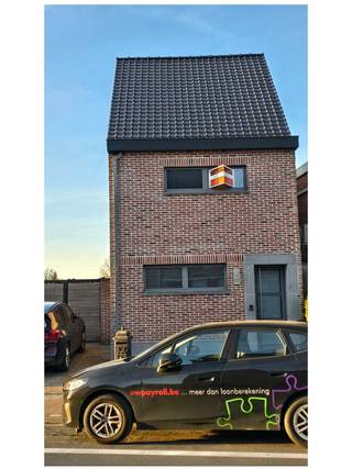 leuke grote woning met veel mogelijkheden en met heel goede ligging.halfopenbebouwing .Dicht tegen het Centrum van Berlaar met veel winkels en alles...