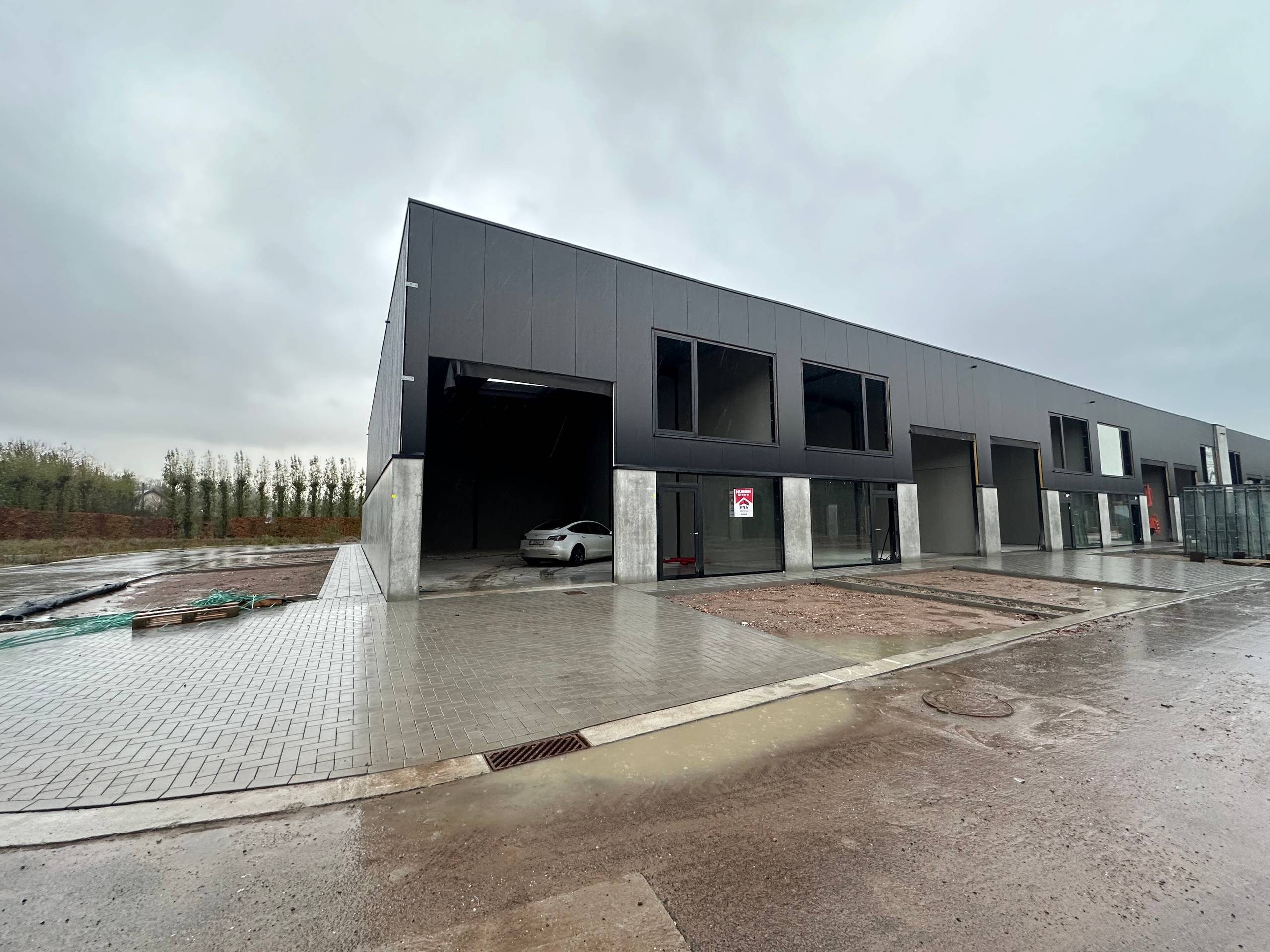 Bedrijfsunit te huur in Elverdinge – 158 m² met 3 parkings - foto 2